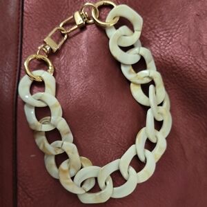 Elegant Cream and Gold Chain Bracelet